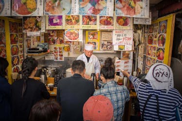 Visita guiada por la mañana al mercado de pescado de Tsukiji con desayuno.